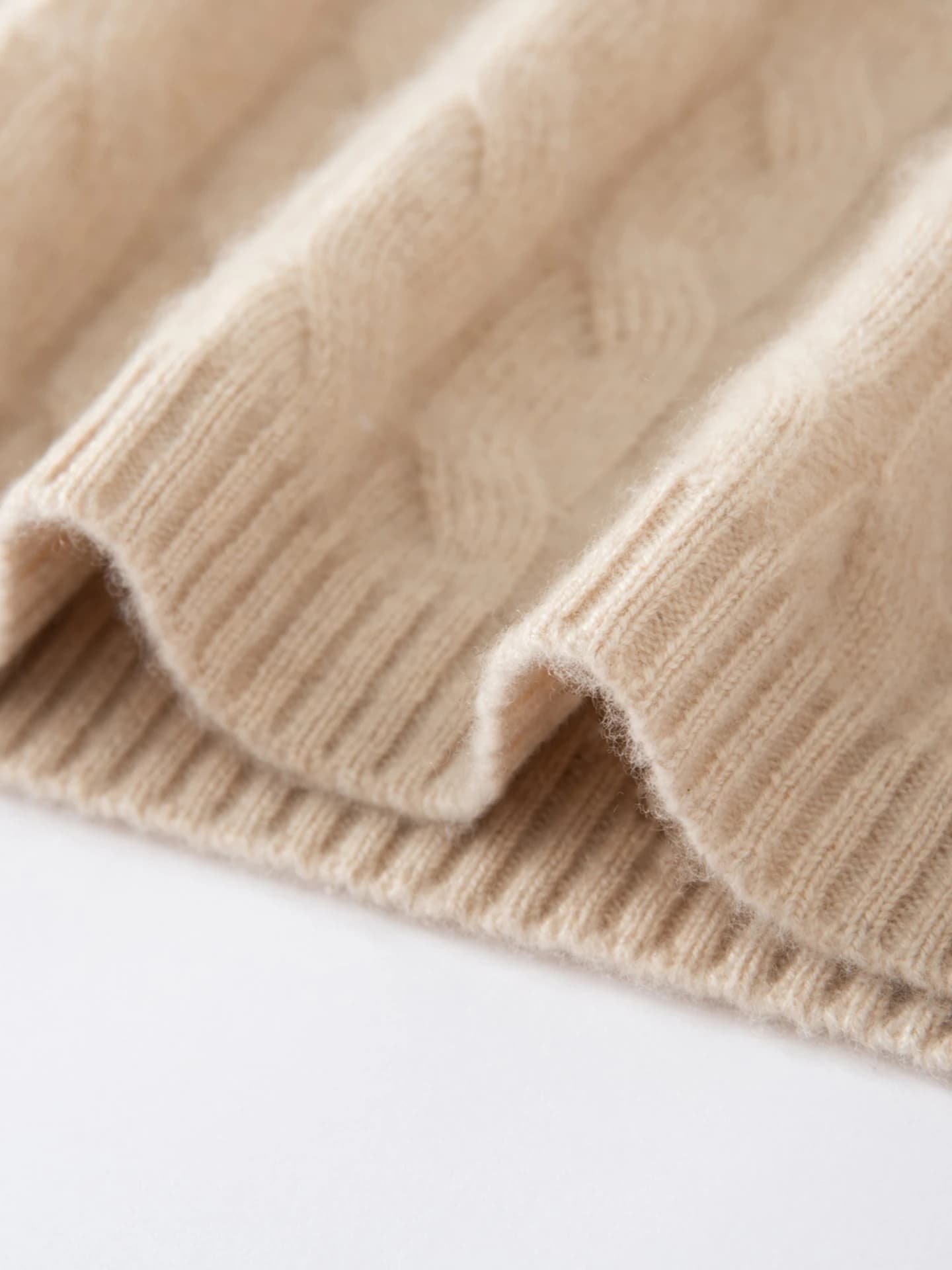 7-Gauge Half-Placket Zip Cable-Knit · DETAIL