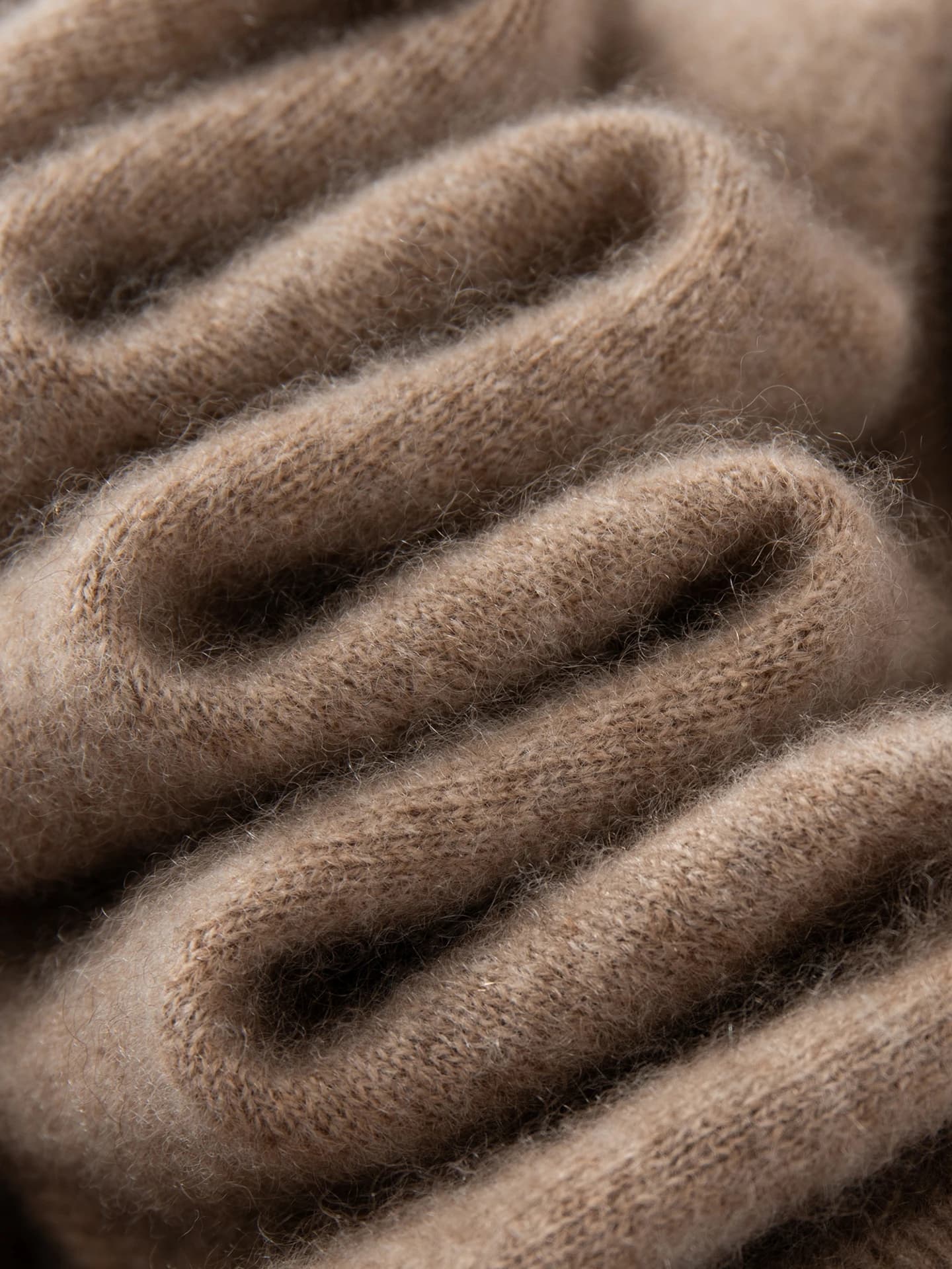 12-Gauge Turtleneck Exposed-Seam Seam-Detail · DETAIL