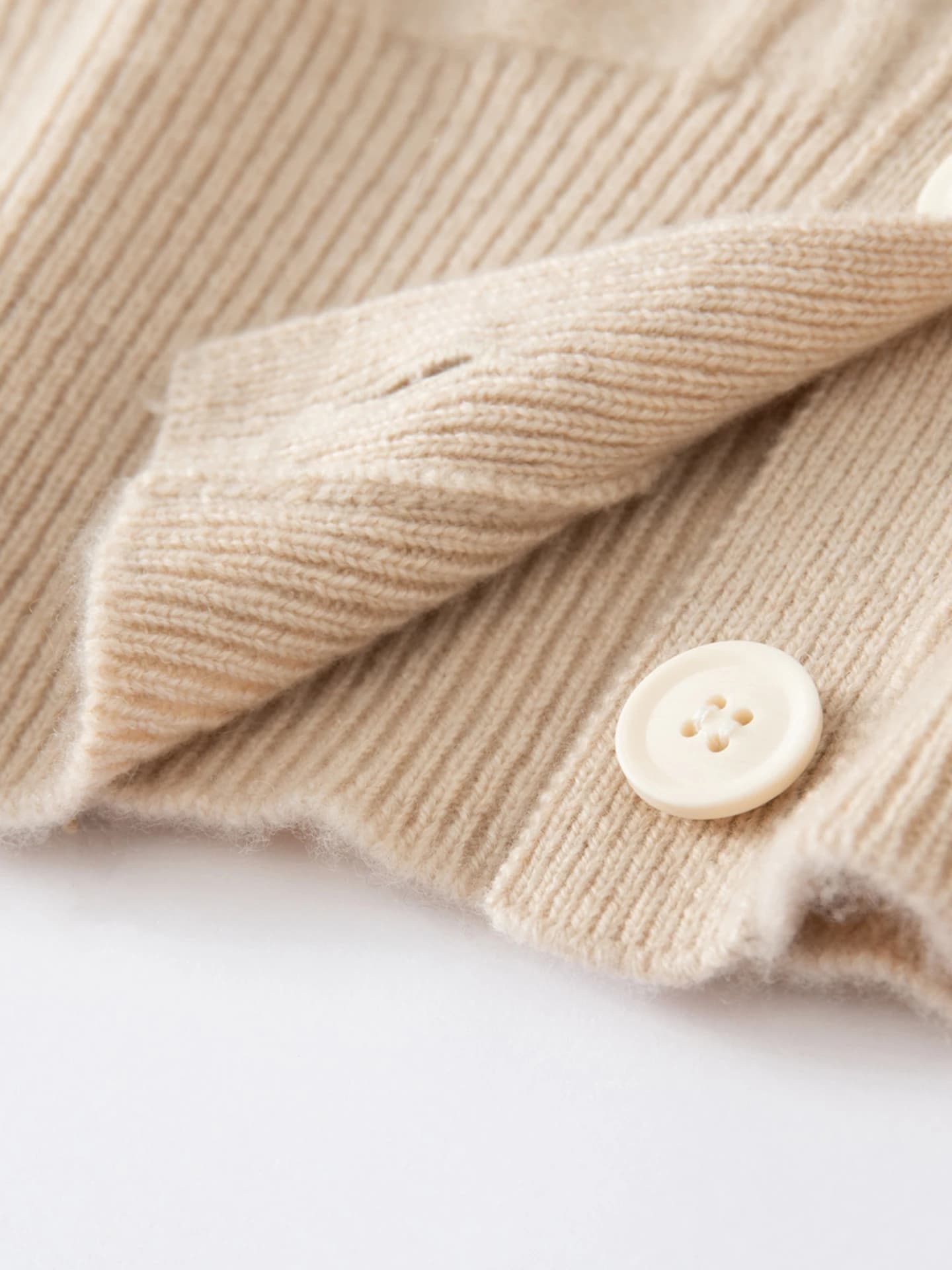 7-Gauge Cardigan Cable-Knit · DETAIL
