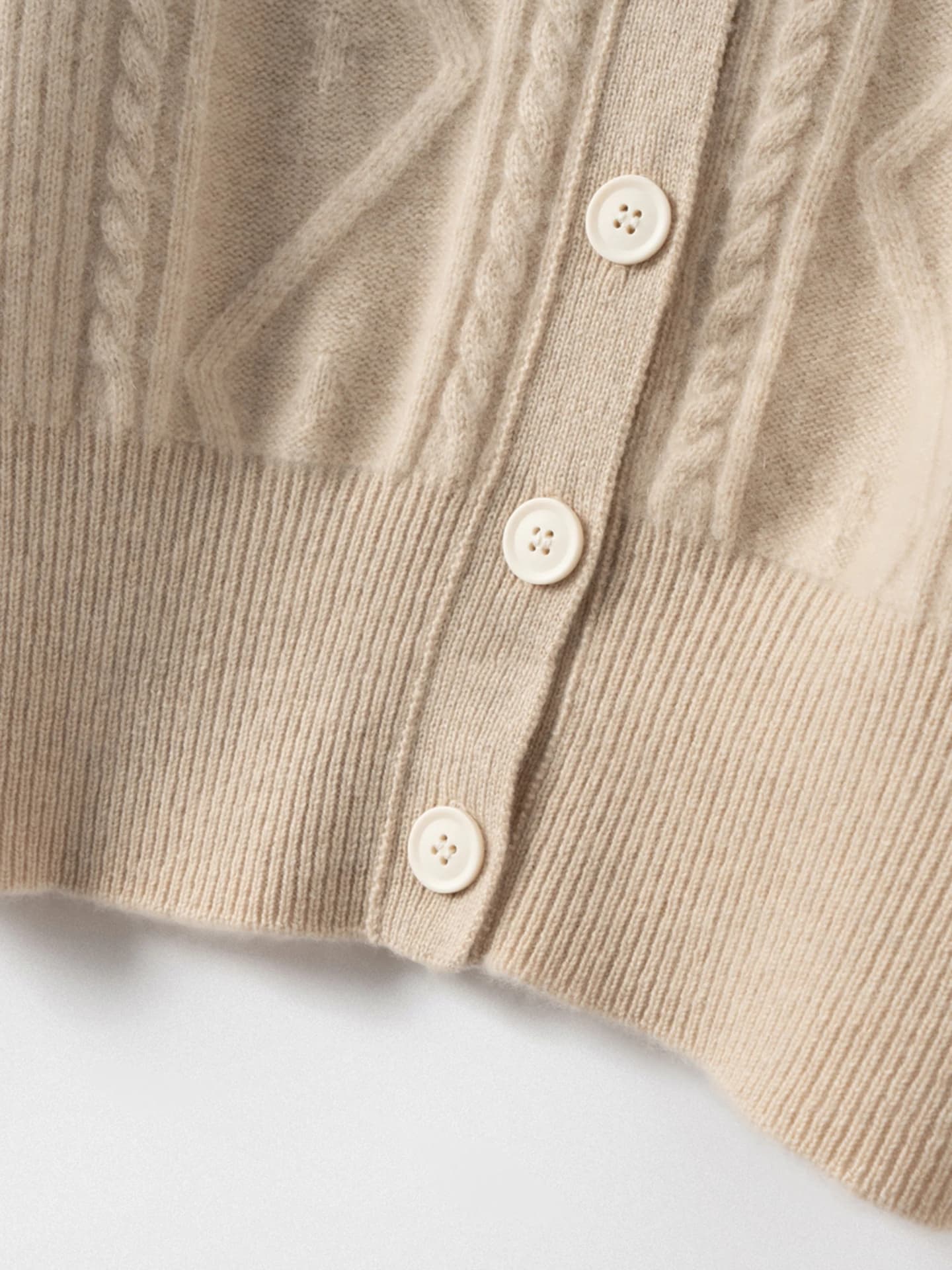 7-Gauge Cardigan Cable-Knit · DETAIL
