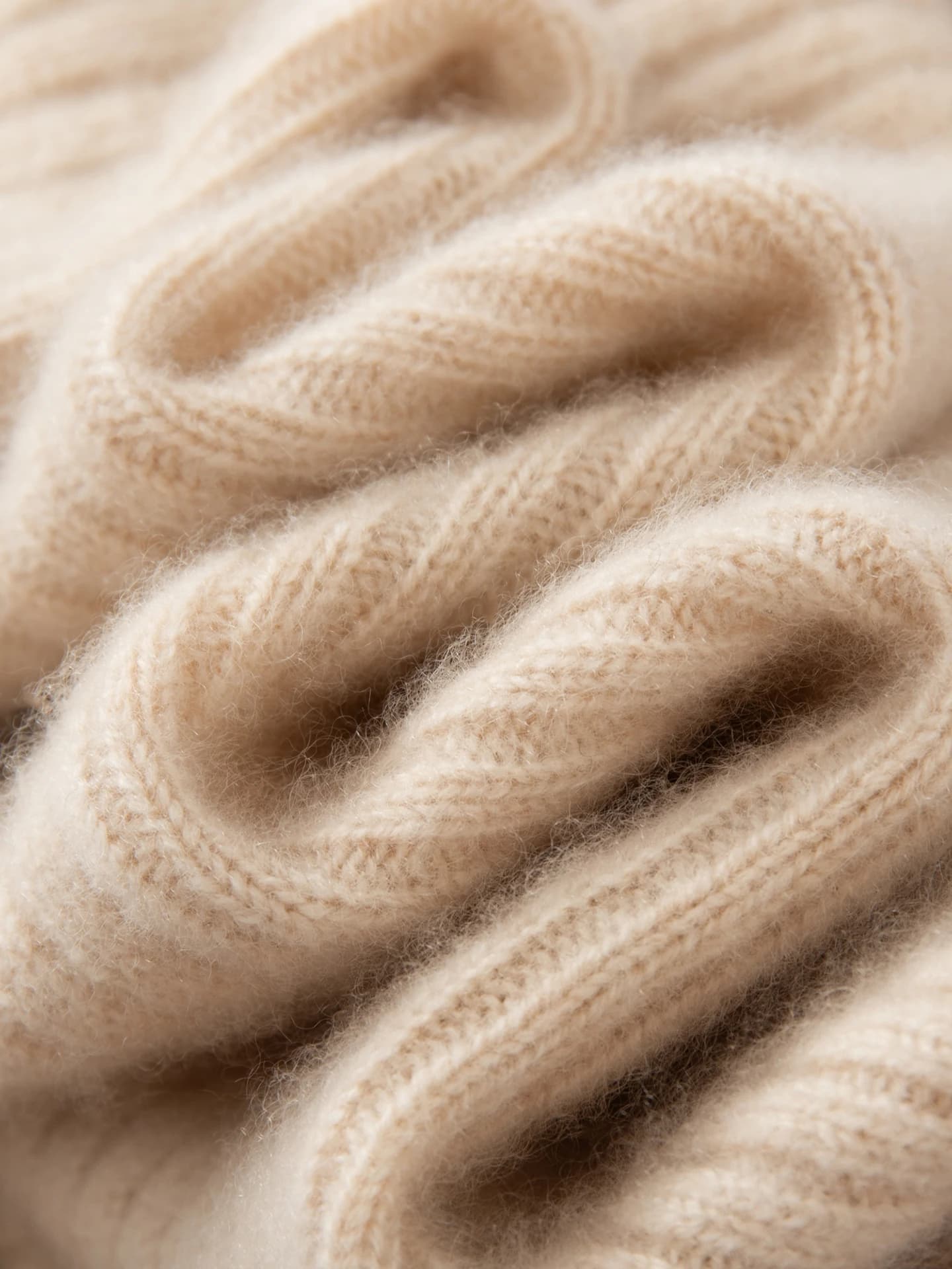 7-Gauge Cardigan Cable-Knit · DETAIL