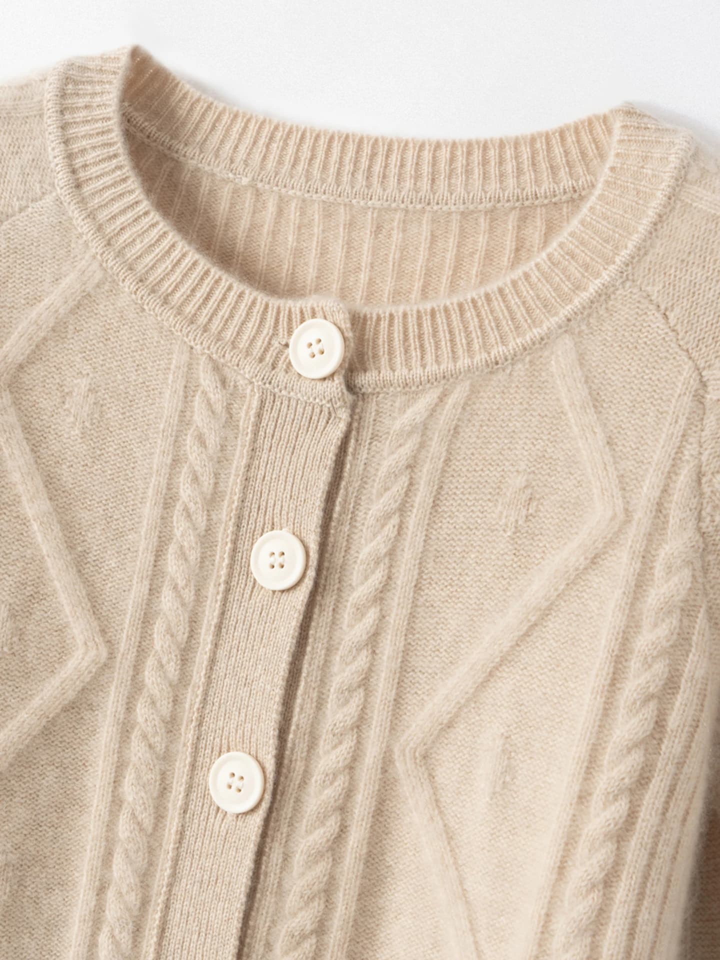 7-Gauge Cardigan Cable-Knit · DETAIL