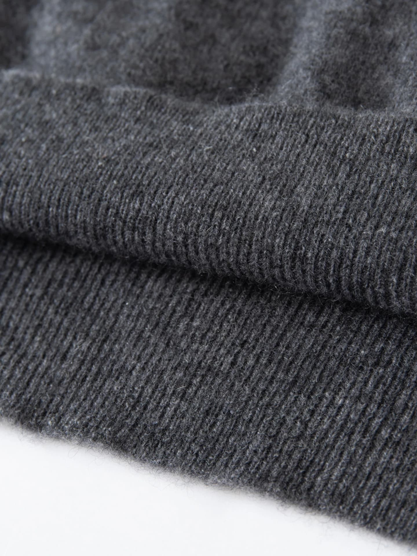 12-Gauge V-Neck Color-Block · DETAIL