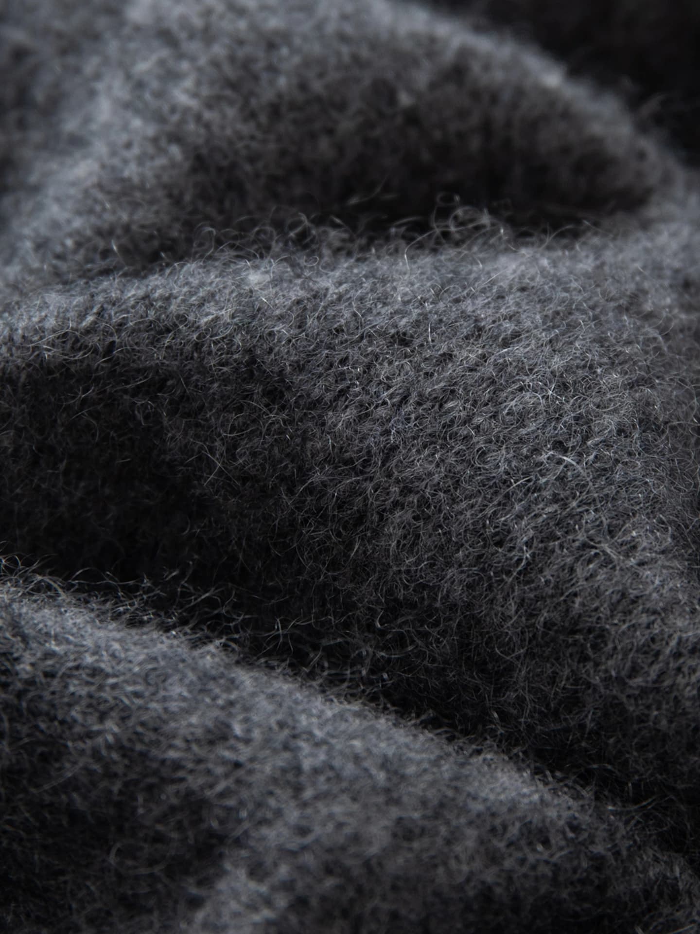 12-Gauge V-Neck Color-Block · DETAIL