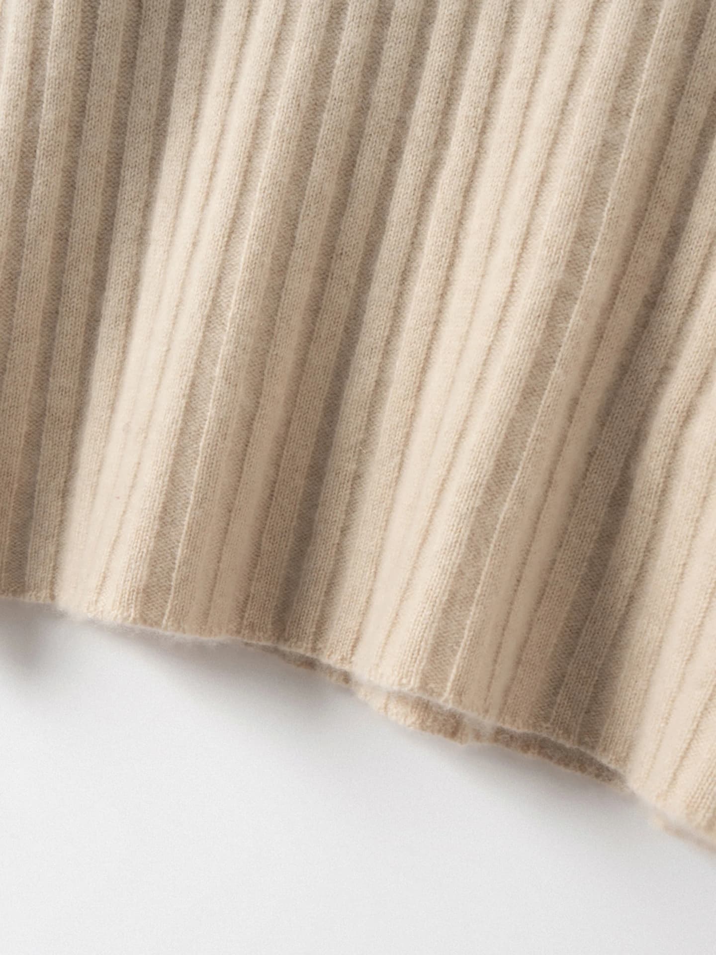 7-Gauge Mock-Neck Ribbed · DETAIL