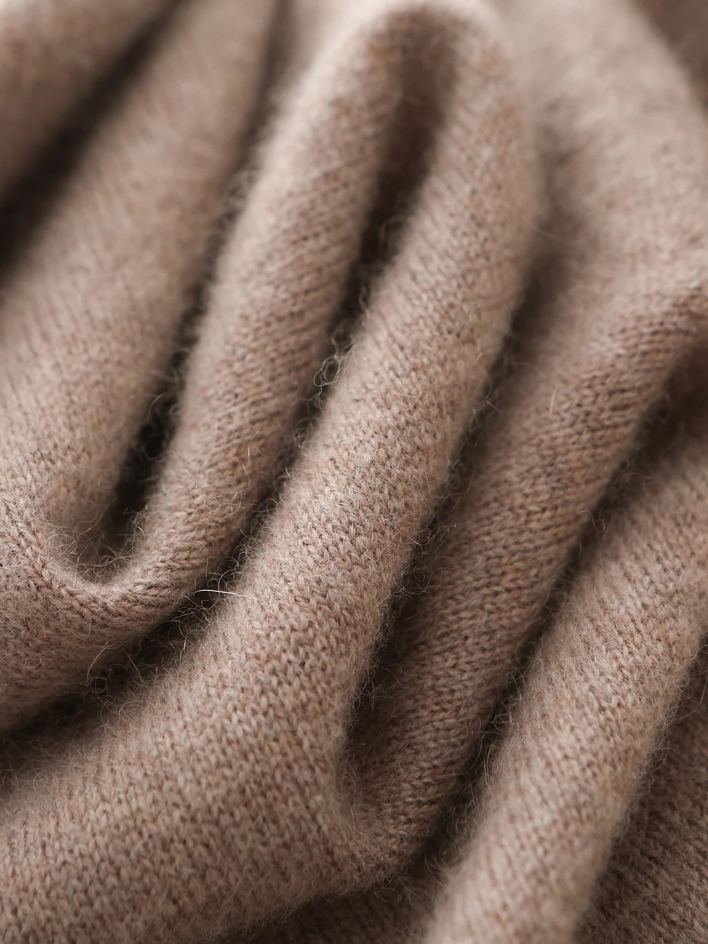 12-Gauge Mock-Neck Plain · DETAIL