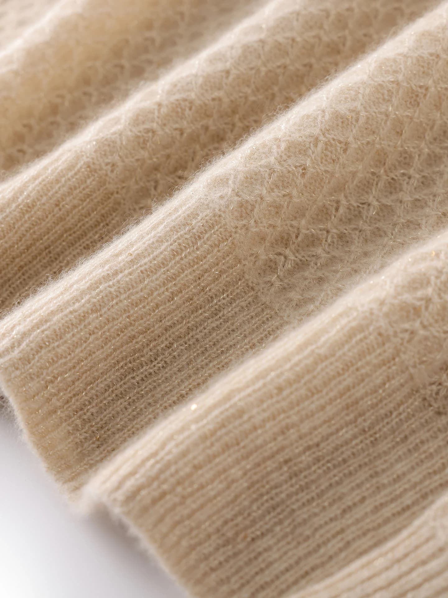 V-Neck Lurex Honeycomb-Knit · DETAIL
