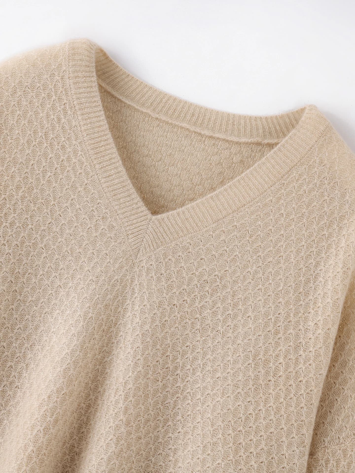 V-Neck Lurex Honeycomb-Knit · DETAIL