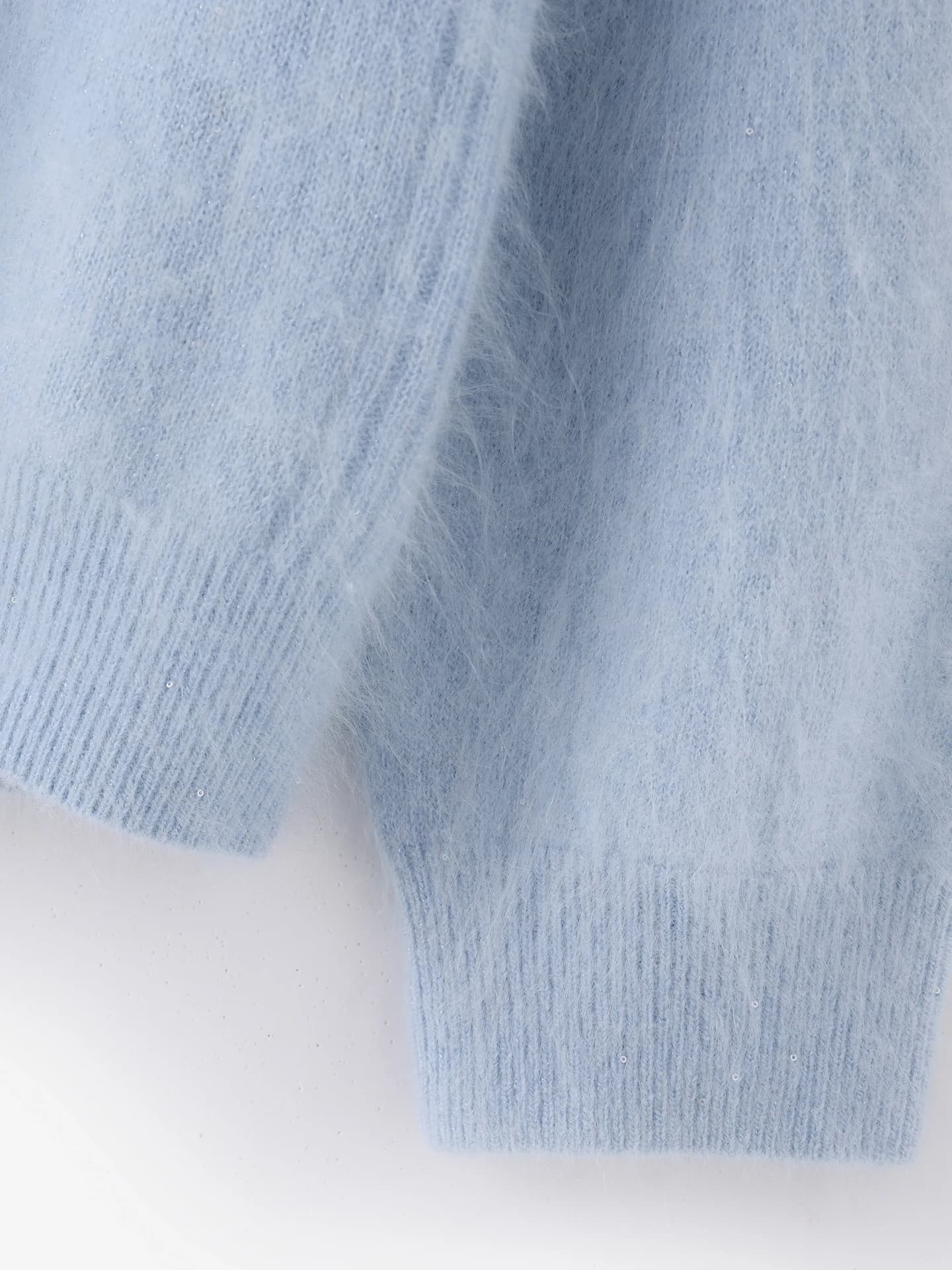 12-Gauge V-Neck Brushed Sequin · DETAIL
