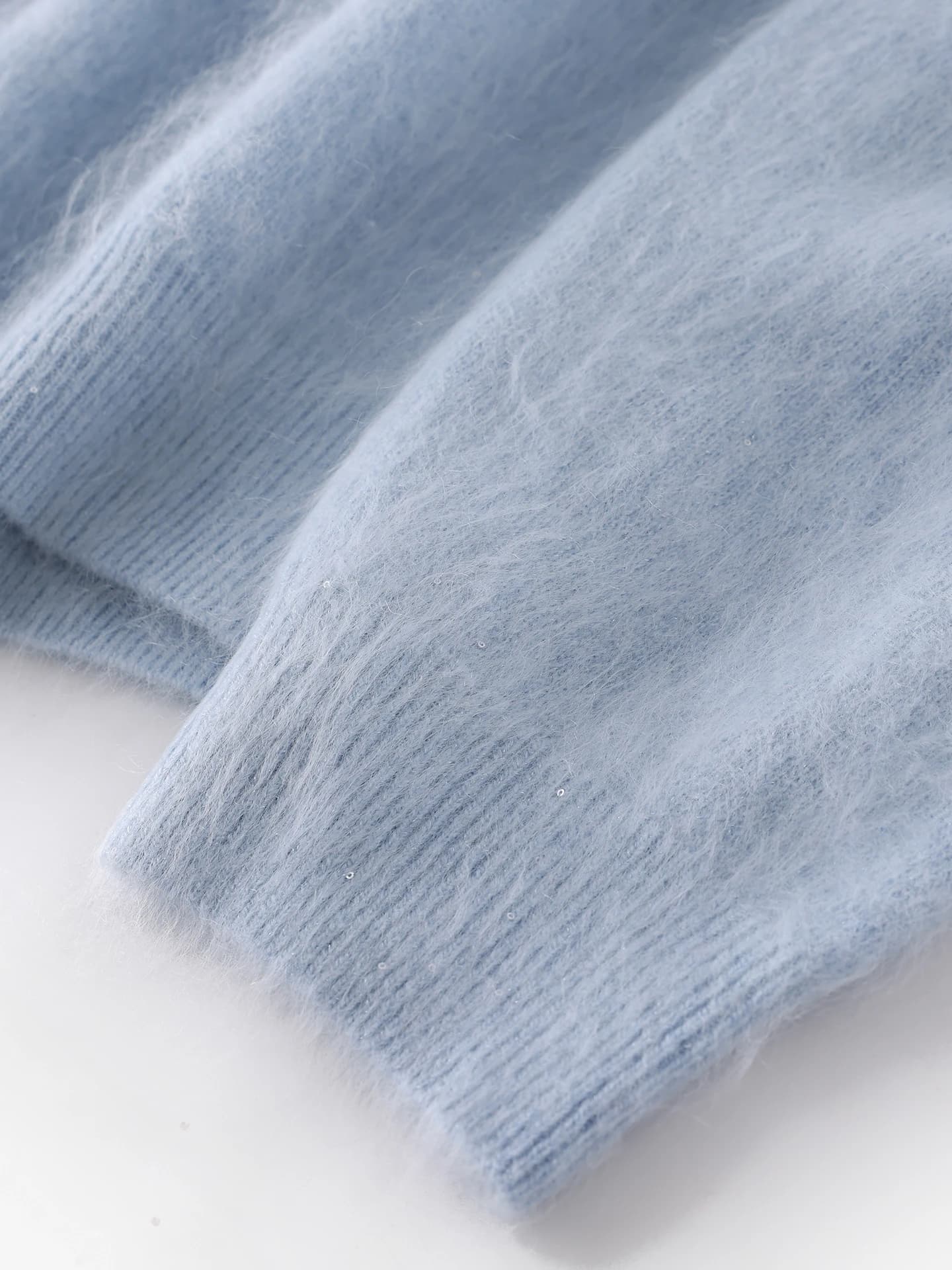 12-Gauge V-Neck Brushed Sequin · DETAIL