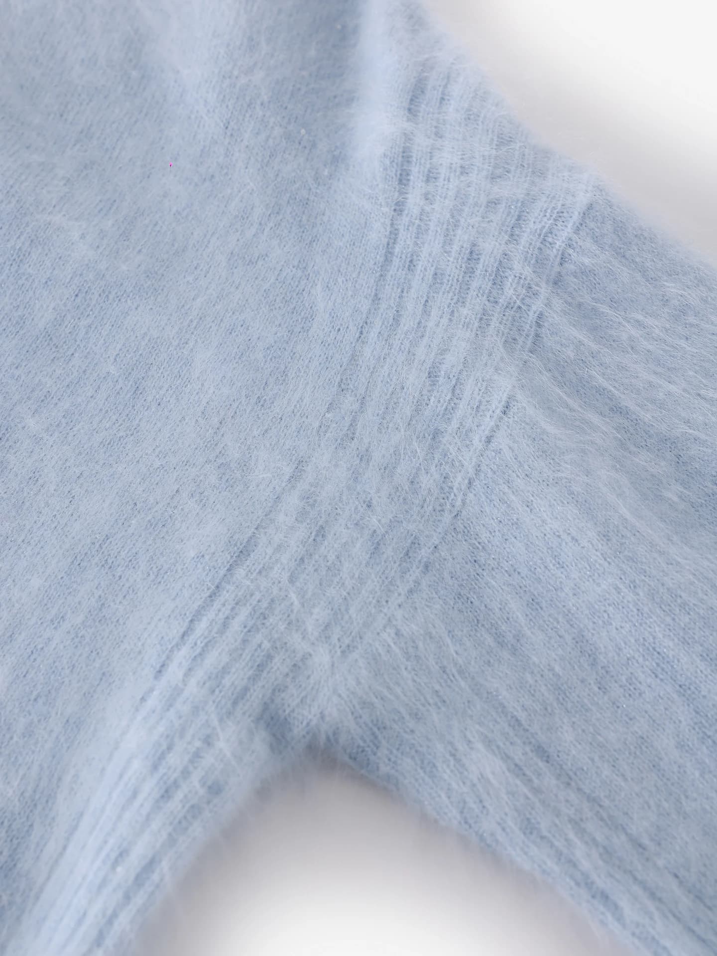 12-Gauge V-Neck Brushed Sequin · DETAIL
