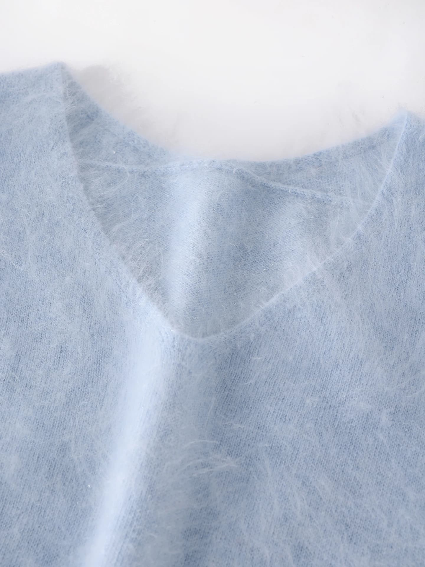 12-Gauge V-Neck Brushed Sequin · DETAIL