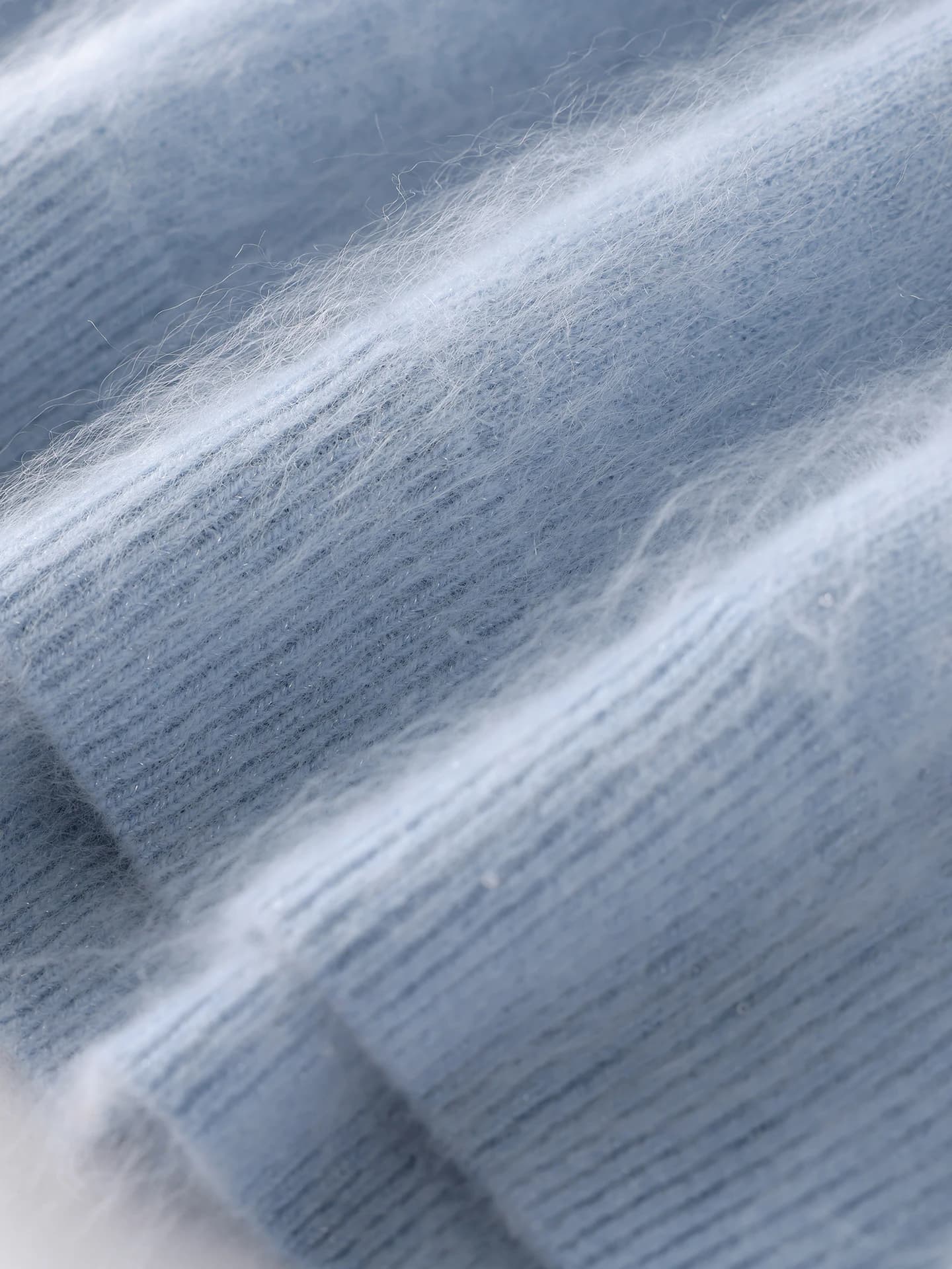 12-Gauge V-Neck Brushed Sequin · DETAIL