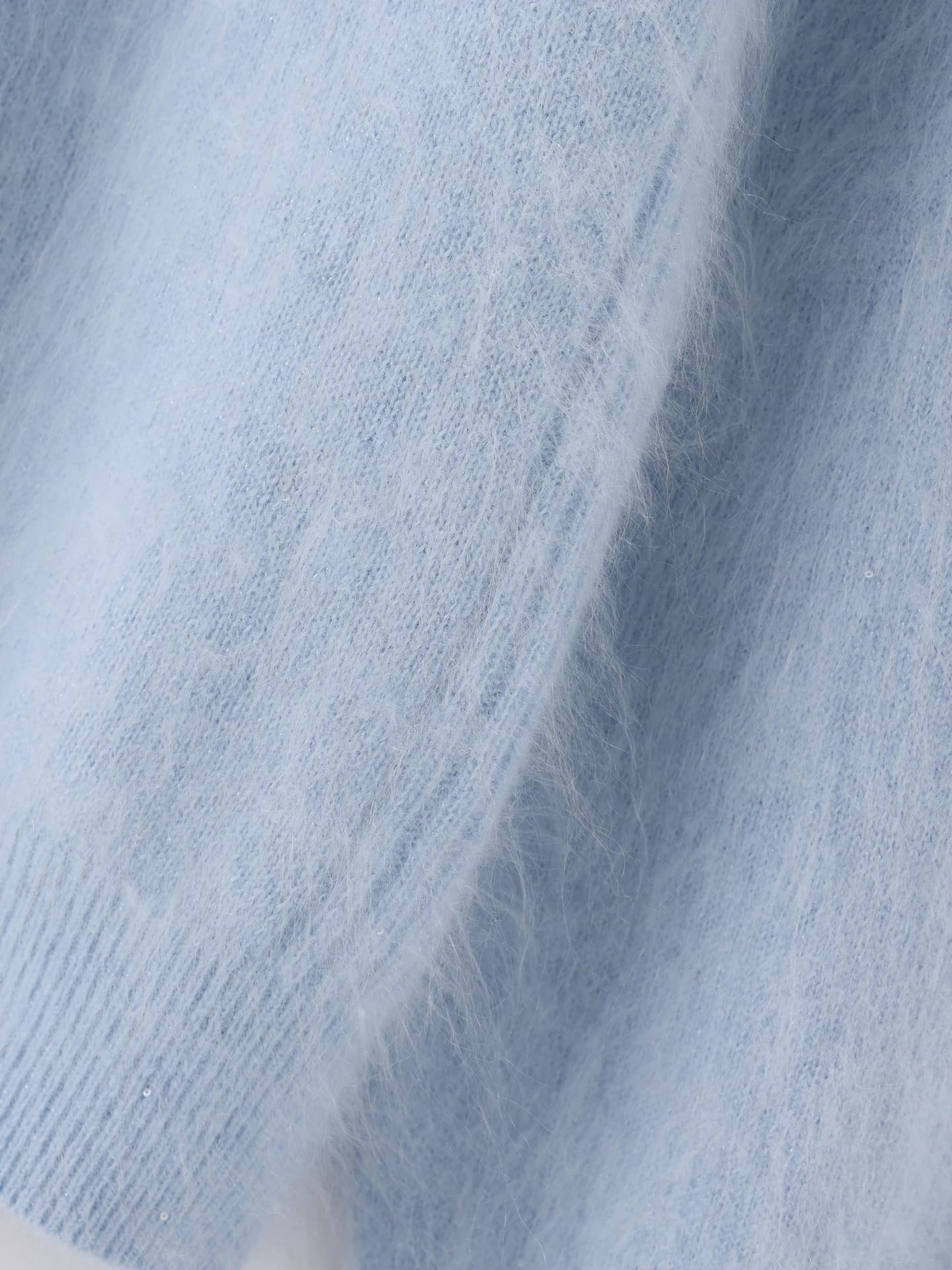 12-Gauge V-Neck Brushed Sequin · DETAIL