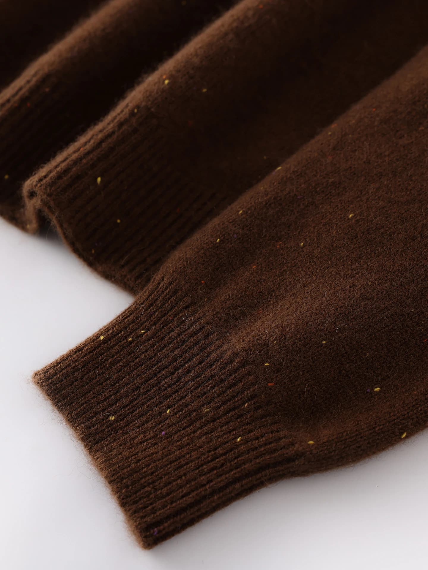 7-Gauge Heavyweight Nep-Yarn Cherry Jacquard · DETAIL