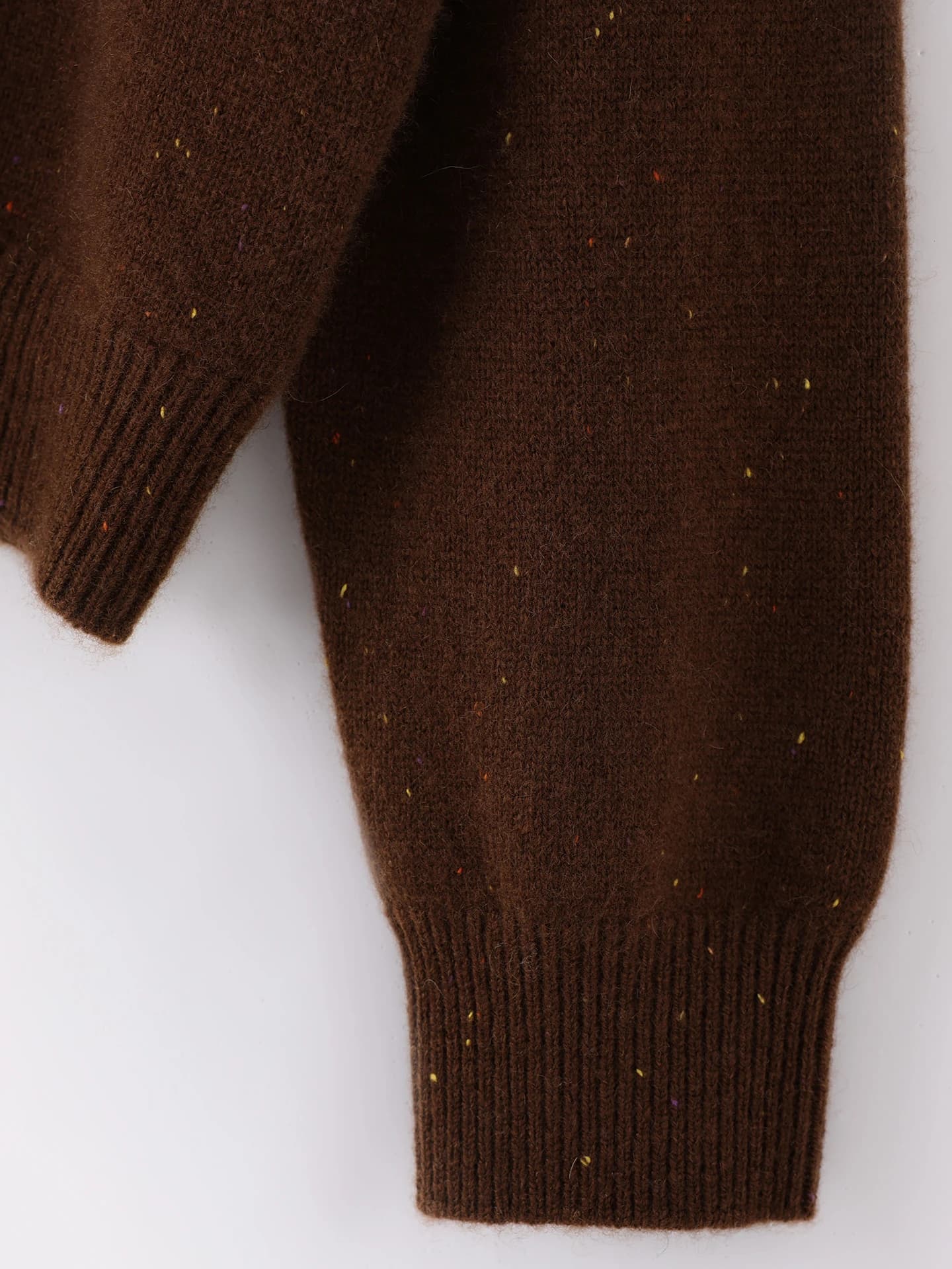 7-Gauge Heavyweight Nep-Yarn Cherry Jacquard · DETAIL