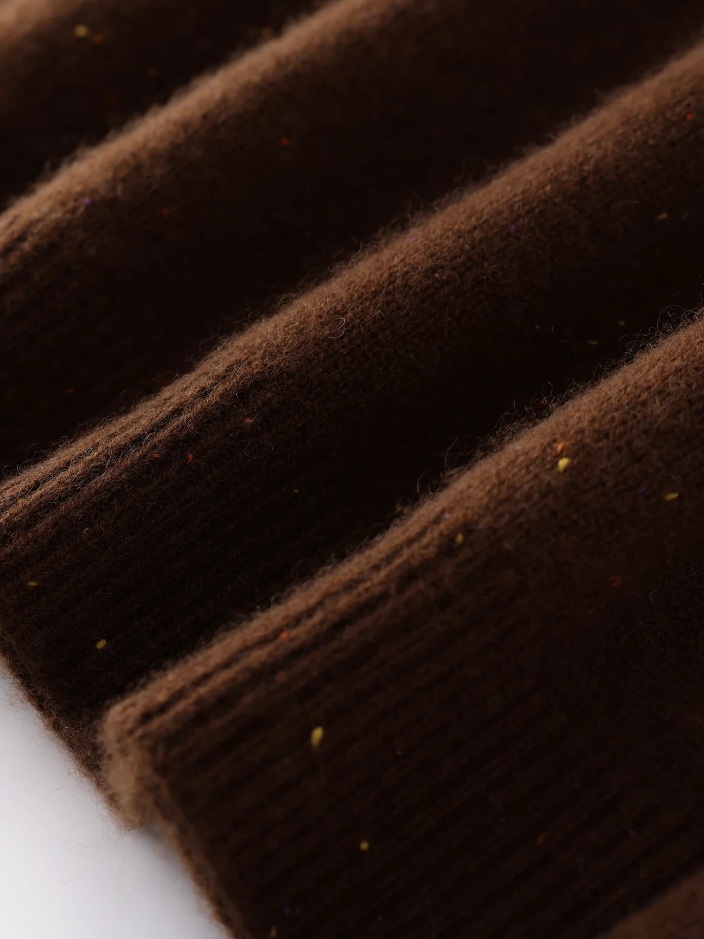 7-Gauge Heavyweight Nep-Yarn Cherry Jacquard · DETAIL