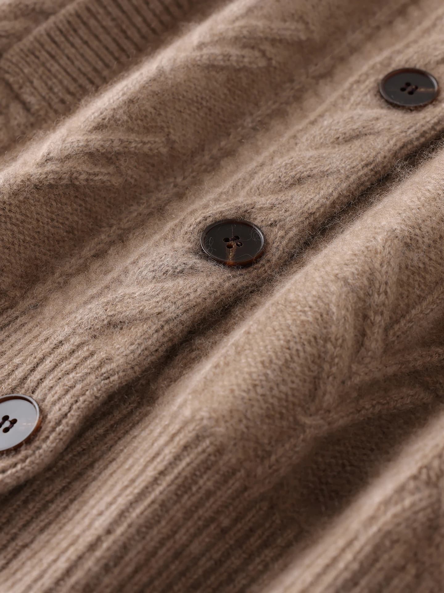 7-Gauge Heavyweight Stand-Collar Cable-Knit Cardigan · DETAIL