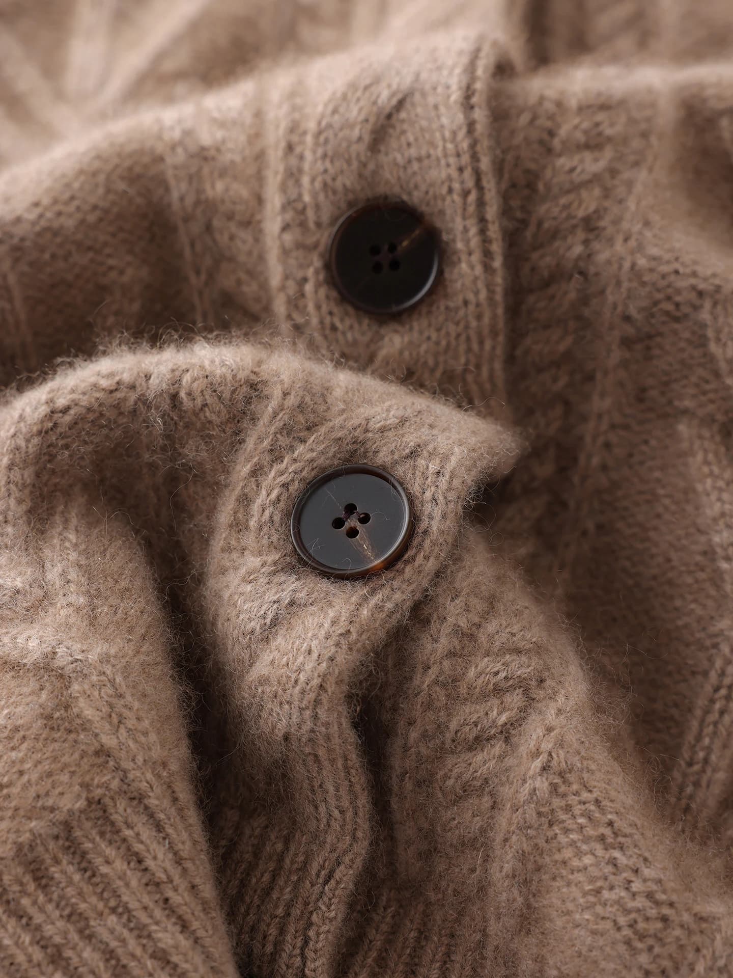 7-Gauge Heavyweight Stand-Collar Cable-Knit Cardigan · DETAIL